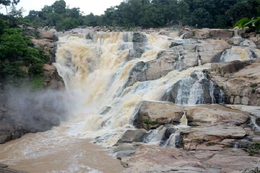 रीमिक्स फॉल में डूबने से रांची गोस्सनर कॉलेज के दो छात्रों की मौत-Two students of Ranchi Gossner College died due to drowning in Remix Fall