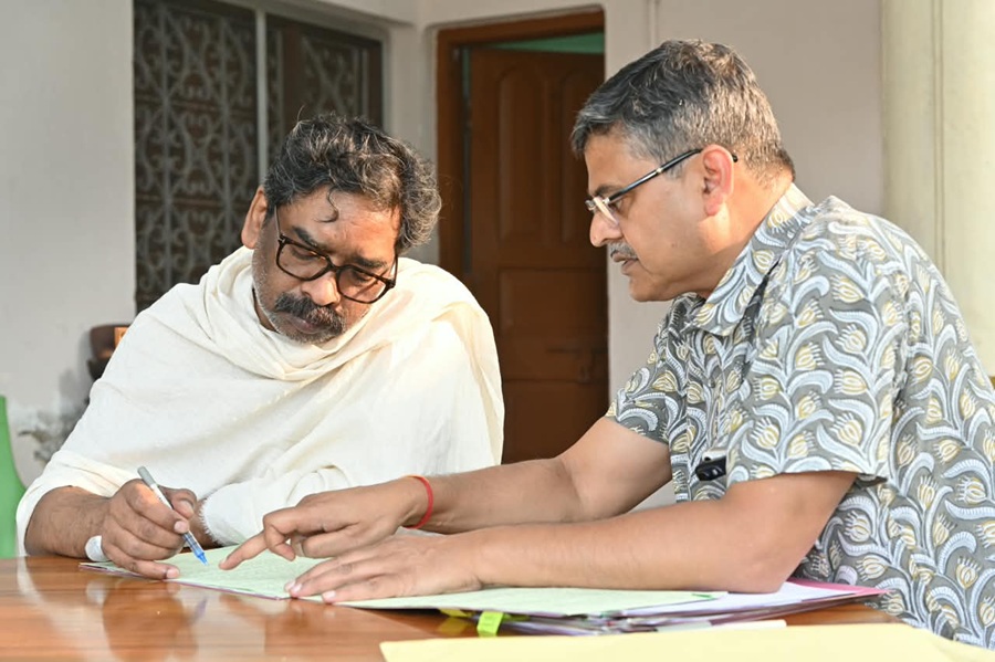 मां के श्राद्ध से जुड़े रश्मों रीति रिवाज के बीच समय निकाल कर सरकारी काम निबटा रहे सीएम