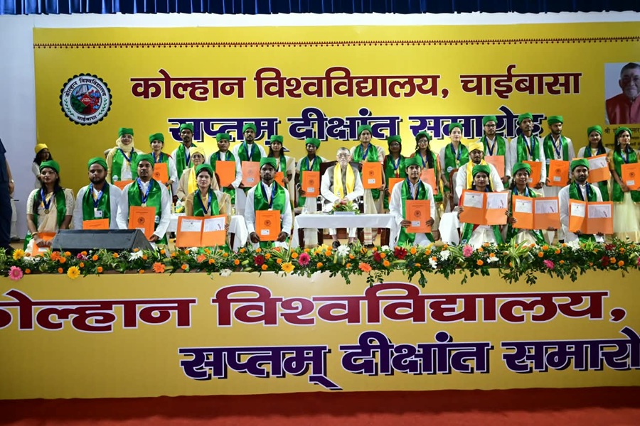 कोल्हान विवि के दीक्षांत समारोह में राज्यपाल ने कहा- बेटियों की शिक्षा को प्राथमिकता दें