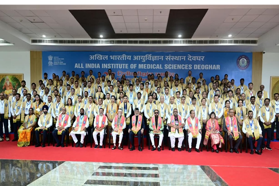 डॉक्टर अपने पेशेवर जीवन में क्षमता विकास, करुणा और चरित्र निर्माण का भी संकल्प लेंः सीपी राधाकृष्णन