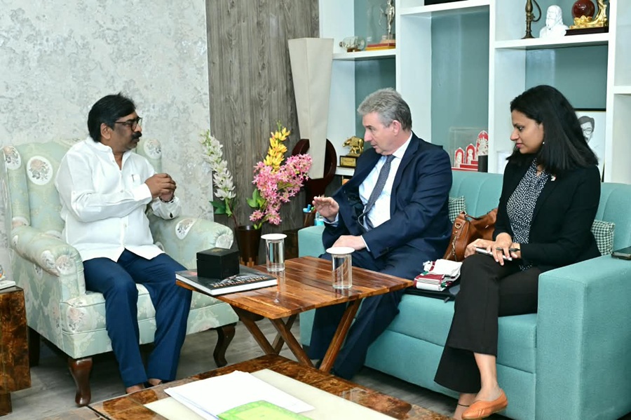 ऑस्ट्रेलियन काउंसलेट-जनरल बर्नार्ड लिंच ने CM से की आपसी सहयोग और साझेदारी पर चर्चा
