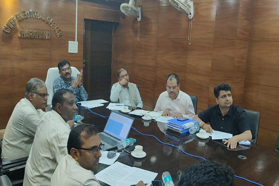 सुनवाई और नये मतदाताओं को जोड़ने में तेजी लाने का निर्देश
