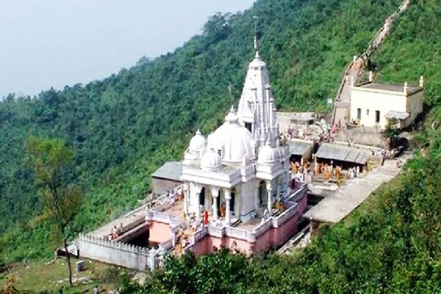 केंद्र सरकार ने सम्मेद शिखर पर पर्यटन-ईको टूरिज्म एक्टिविटी पर लगाई रोक, आदेश जारी