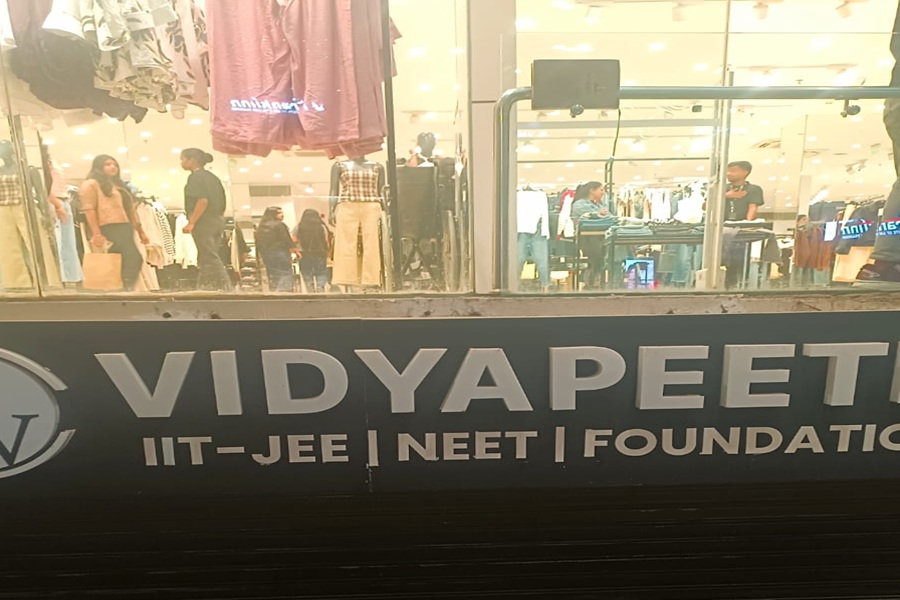 लालपुर स्थिति पीडब्ल्यू विद्यापीठ सील, बायोम इंस्टीट्यूट एवं ब्रदर्स एकेडमी को नोटिस