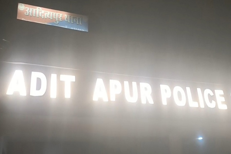 ADITYAPUR_police1.jpg