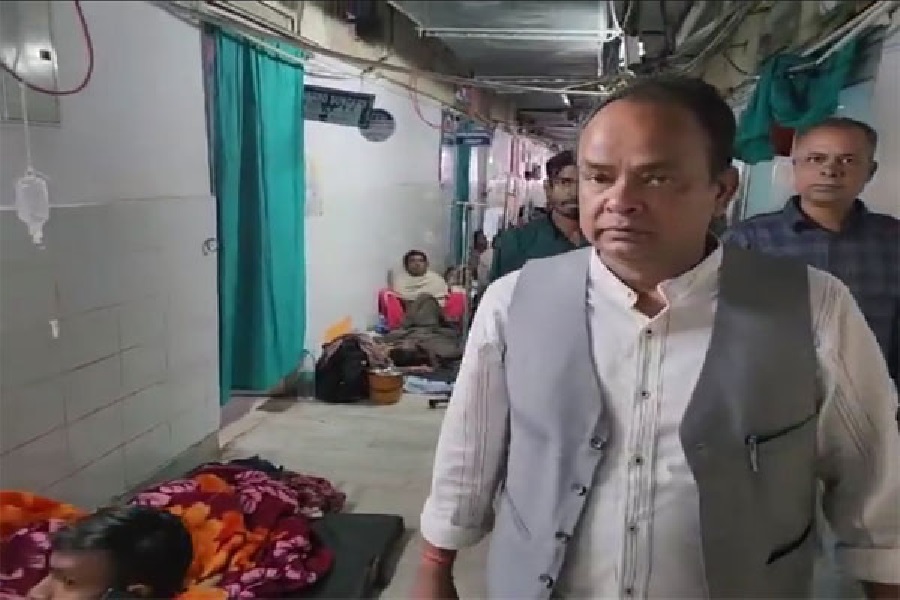 रिम्स पहुंचे विधायक इरफान अंसारी, कहा- बदहाल स्थिति से मुख्यमंत्री को कराएंगे अवगत