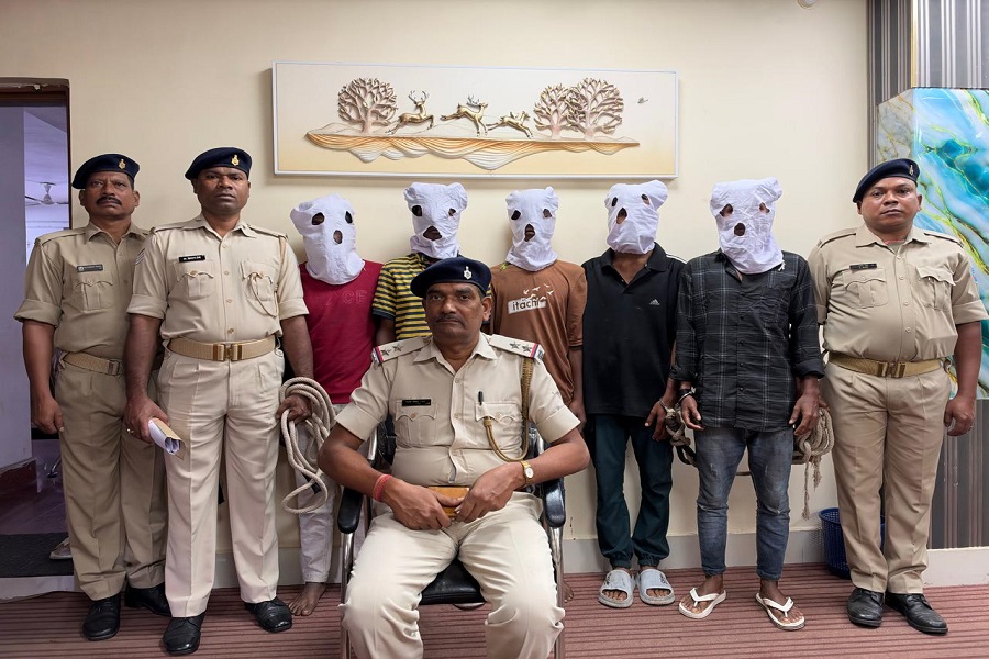 आदित्यपुर में रंगदारी मांगने के आरोप में पांच गिरफ्तार, न्यायिक हिरासत में भेजे गए