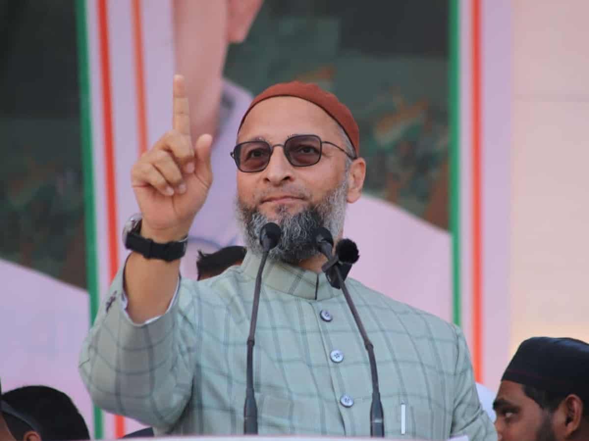 अभियुक्त जावेद पंप के ख़िलाफ़ कार्रवाई, परिवार के समर्थन में आए ओवैसी