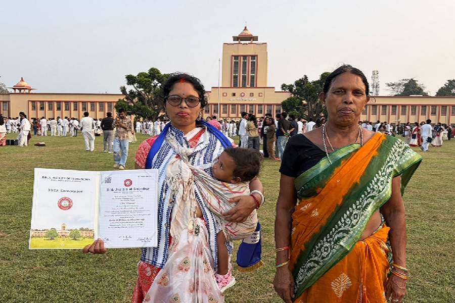 मां BIT मेसरा में लगाती हैं झाड़ू-पोछा, बेटी ने हासिल की इंजीनियरिंग में PhD; रेखा कुमारी की कहानी प्रेरणादायक