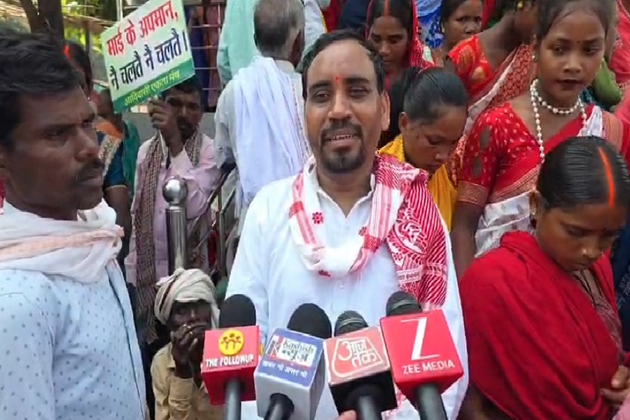 गढ़वा में BJP विधायक सत्येंद्रनाथ तिवारी के खिलाफ आदिवासी समाज का प्रदर्शन