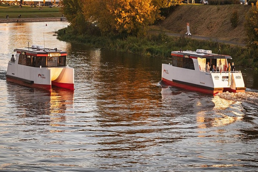 BOAT001.jpg