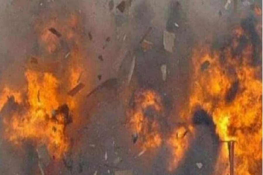 बम ब्लास्ट में TMC नेता की मौत, 2 लोग गंभीर रूप से घायल