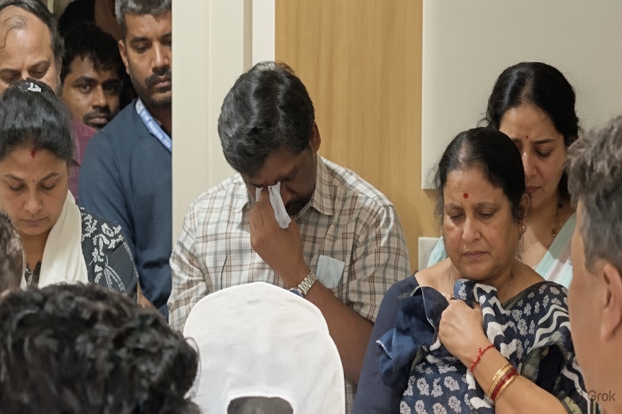 दीपिका पांडेय सिंह के आवास पर भावुक हुए CM हेमंत सोरेन, नम आंखें पोछते नजर आये