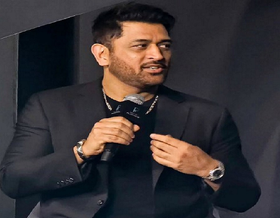 DHONI2000.jpg