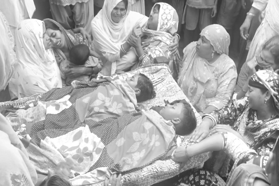 तालाब में डूबने से 3 मासूम बच्चों की मौत, गांव में पसरा मातम