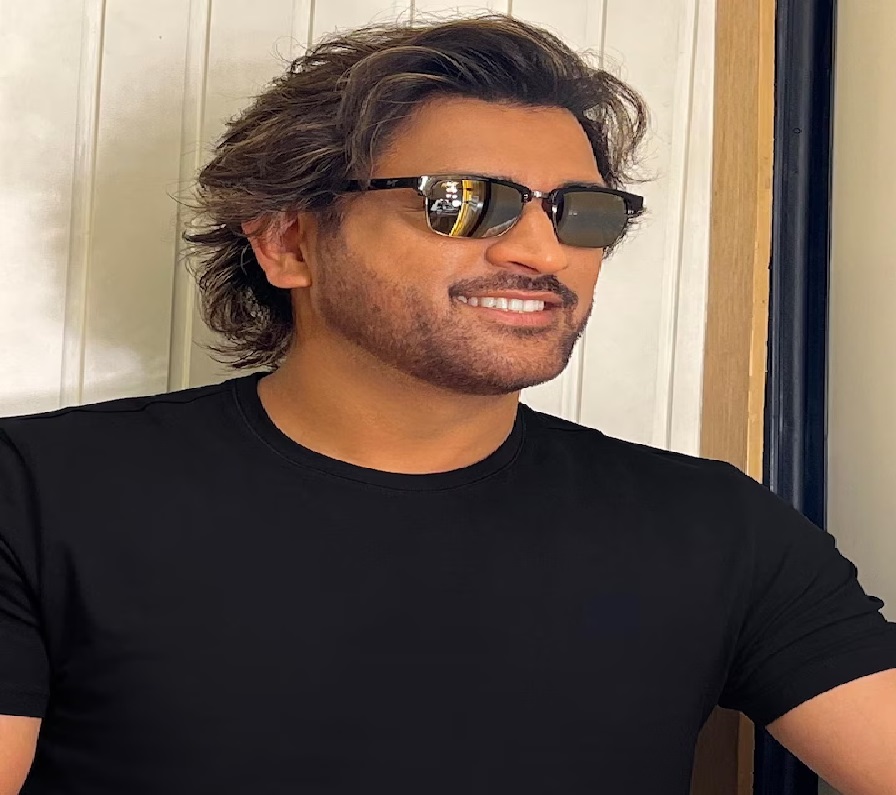 Dhoni_new_look.jpg