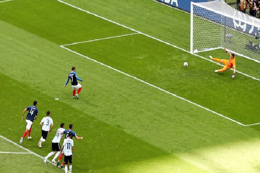 FOOTBALL22.jpg