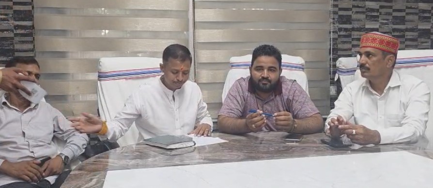गढ़वा में कांग्रेस का चुनाव आयोग के खिलाफ प्रदर्शन, 28 सितंबर को ज्ञानेश कुमार का पुतला दहन