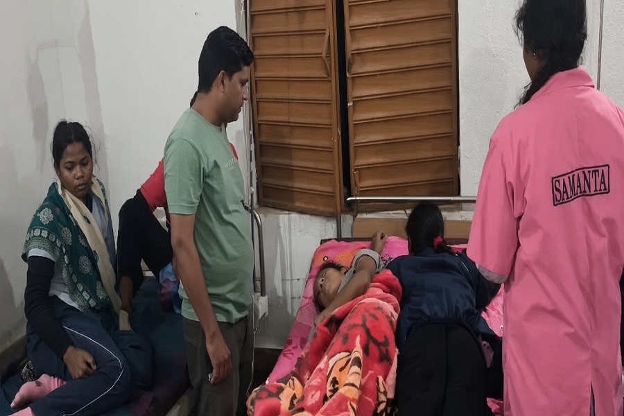 कस्तूरबा विद्यालय में वायरल फीवर का प्रकोप, दर्जनों छात्राएं बीमार; अस्पताल में कराया गया एडमिट 