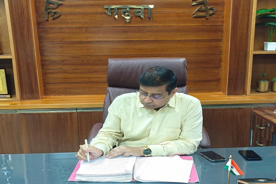 गढ़वा में वनभूमि पर अवैध बालू भंडारण और पेड़ों की कटाई का आरोप, DC ने दिए जांच के निर्देश