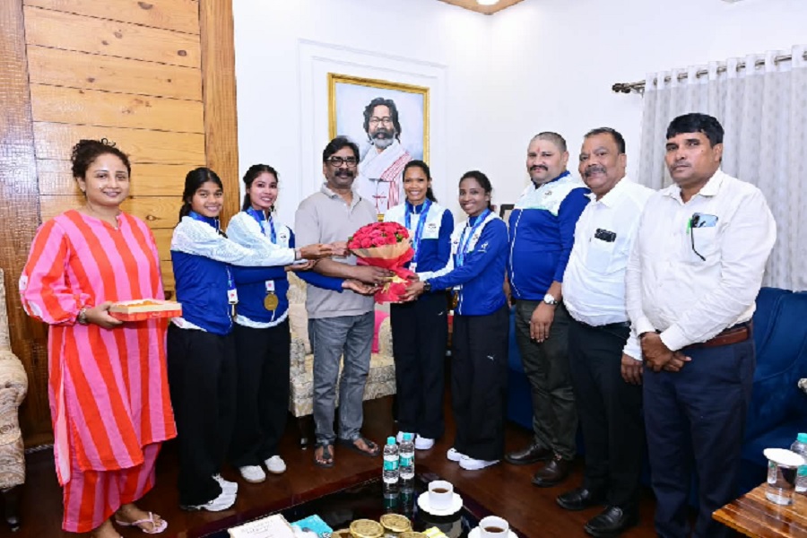 गोल्ड जीतने वाली सलीमा टेटे समेत झारखंड की 4 खिलाड़ियों से मिले CM हेमंत, बोले- आपने कमाल कर दिया!
