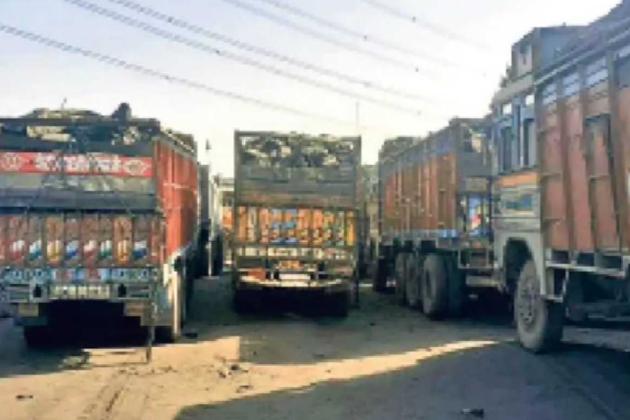 हजारीबाग के चरही में अवैध कोयला परिवहन पर कार्रवाई, 5 ट्रक जब्त