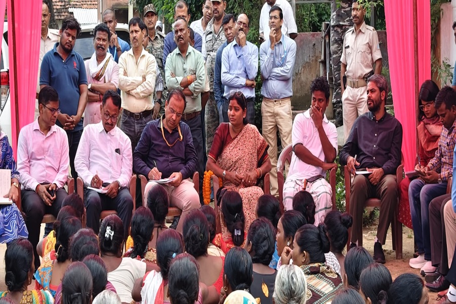 जादुगोड़ा में जनजातीय समुदाय की समस्याओं से रू-ब-रू हुआ NCST दल, आशा लकड़ा ने दिया कार्रवाई का भरोसा