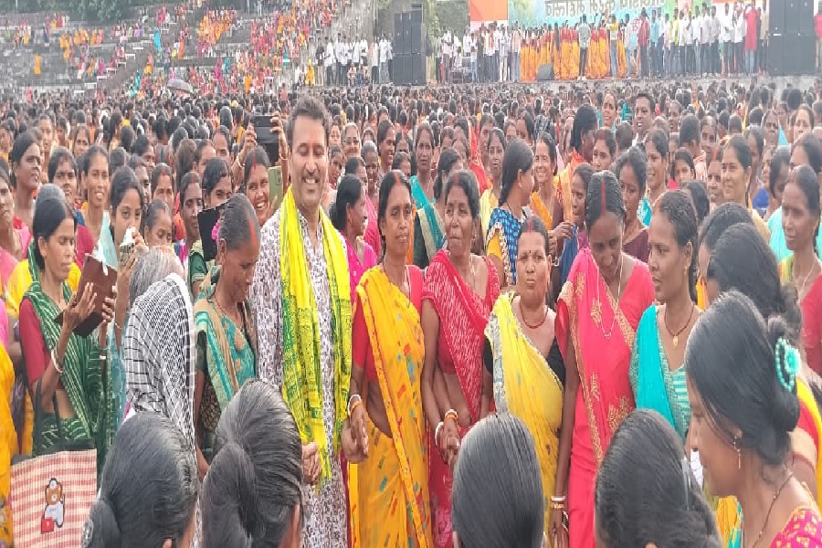 सिल्ली में आखड़ाय करम महोत्सव में झूमे ग्रामीण, सुदेश महतो बोले- सामाजिक एकता का संगम है यह पर्व 