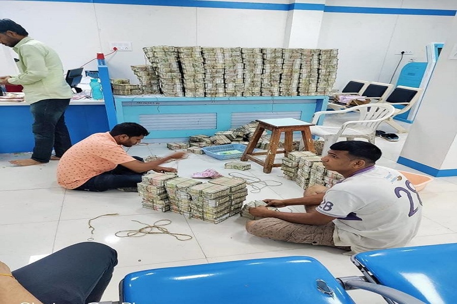 महाराष्ट्र के व्यापारियों के यहां IT छापे में मिला 58 करोड़ कैश, 32 किलो सोना