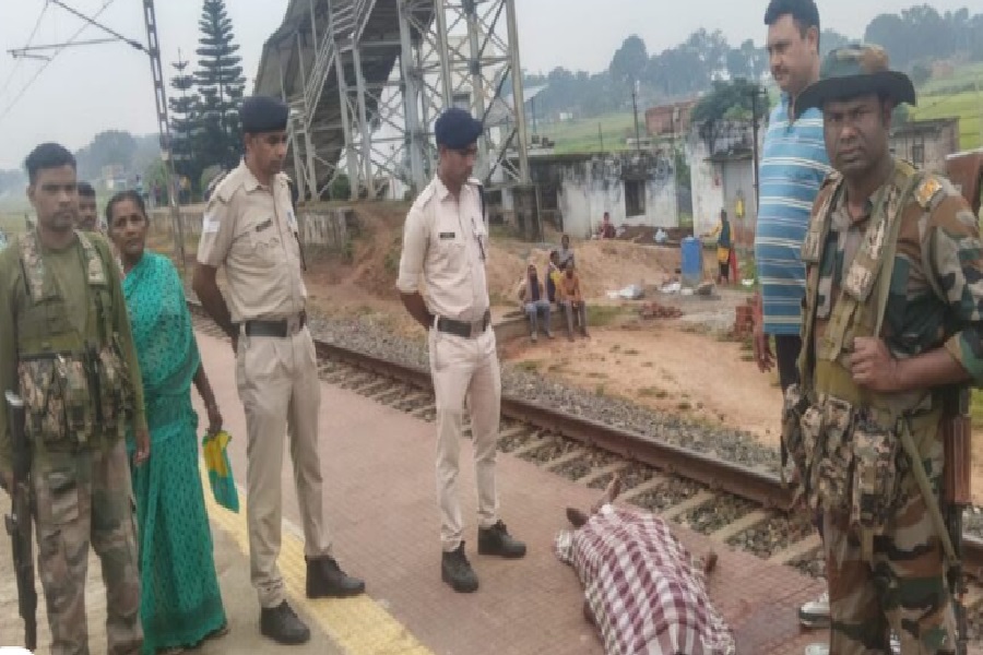 लोहरदगा-रांची रेल लाइन पर दर्दनाक हादसा, MEMU ट्रेन की चपेट में आने से अधेड़ की मौत