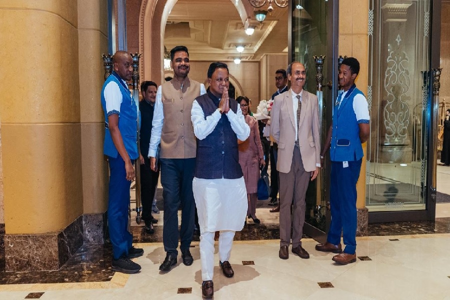 ओडिशा और UAE के रिश्तों को नई मजबूती, अबू धाबी में CM मोहन चरण माझी का प्रवासी ओडिया समुदाय ने किया स्वागत