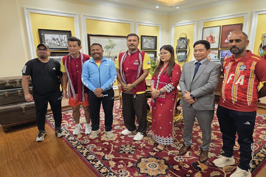 सुदेश महतो के साथ फुटबॉल के मैदान से गूंजा मानवता का संदेश, नेपाल बाढ़ पीड़ितों के लिए जुटे दिग्गज