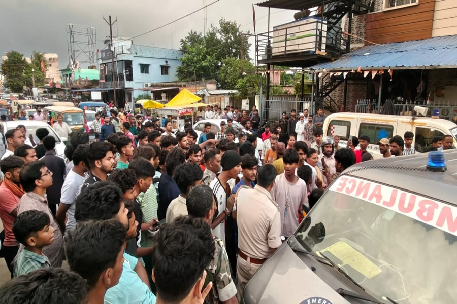 रांची में सड़क हादसे में 11वीं के छात्र की मौत, अस्पताल में भर्ती नहीं करने का आरोप; परिजनों ने किया सड़क जाम