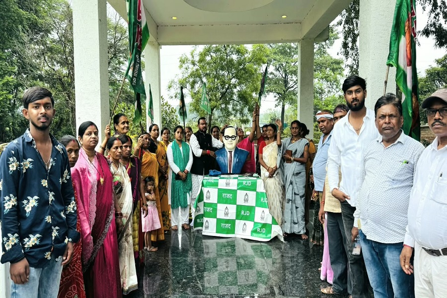 भाजपा से जुड़े सैकड़ों लोगों ने थामा RJD का दामन, सरोज पांडेय बोलीं- राजदमय होगी राजधानी रांची