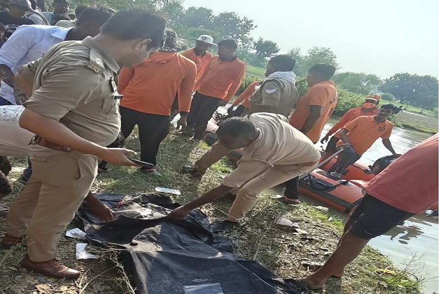 देवप्रयाग संगम में स्नान के दौरान बोकारो के 2 युवक बहे, तेज धारा में लापता; सर्च अभियान शुरू