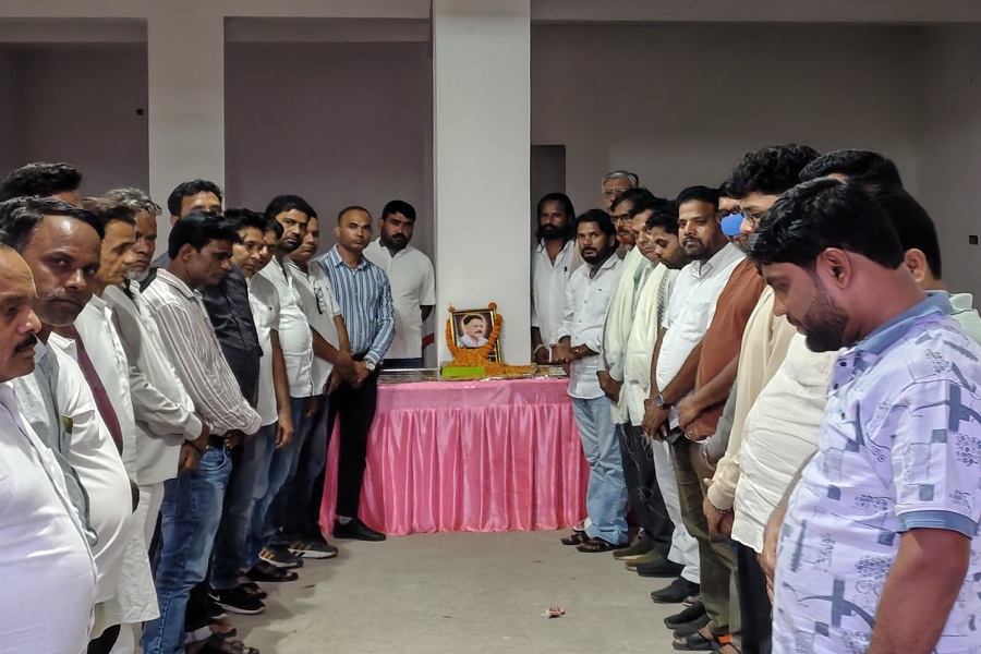 दिवंगत सुदिव्य सोनू की स्मृति में रातू में श्रद्धांजलि सभा, रिजवान क्रांतिकारी समेत जुटे झामुमो कार्यकर्ता