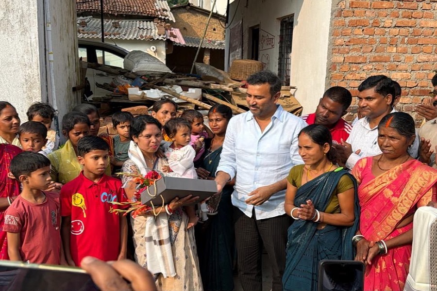 तुरुप की बेटी आरती कुमारी ने इंजीनियरिंग में पीएचडी हासिल कर रचा इतिहास, सुदेश महतो ने किया सम्मानित