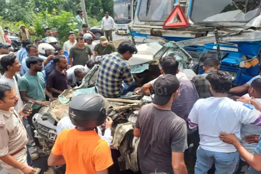 चुटूपालू घाटी में कार से जा भिड़ा बेकाबू कंटेनर, DSP की मौसी की मौत