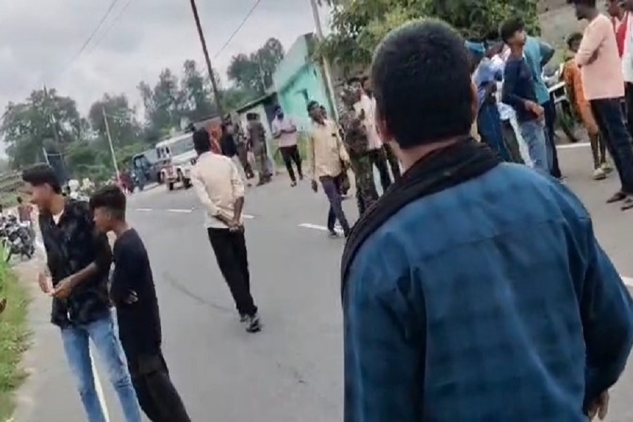गढ़वा में नीलगाय से टकराकर अनियंत्रित हुई बाइक, एक युवक की मौत और दो  घायल