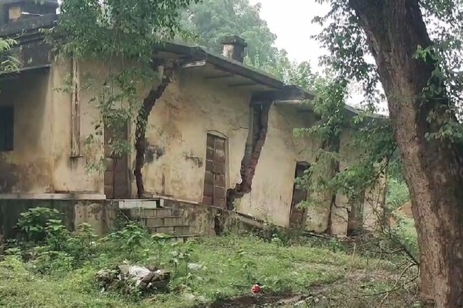 गिरिडीह में फिर भू-धसान से हड़कंप, कई घर जमींदोज; 11 मकान कराए गए खाली