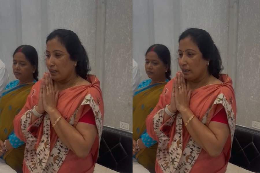 JMM की बैठक में पहुंचीं सुदिव्य सोनू की पत्नी श्वेता शर्मा, बोलीं- संगठन को आगे बढ़ाएंगे
