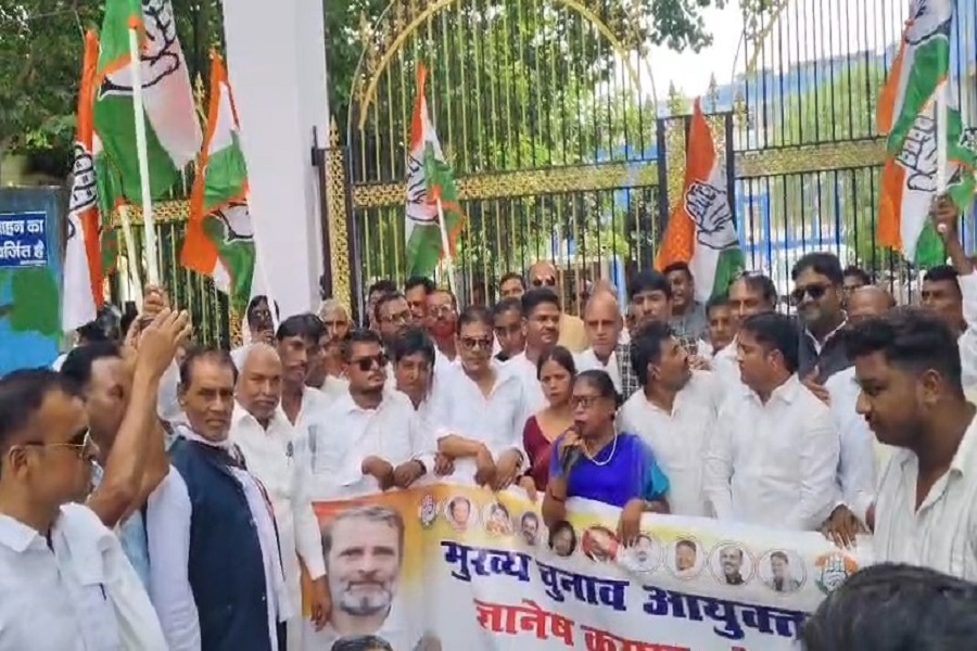 पलामू में कांग्रेस का प्रदर्शन, चुनाव आयोग के खिलाफ नारेबाजी; CEC ज्ञानेश कुमार के इस्तीफे की मांग