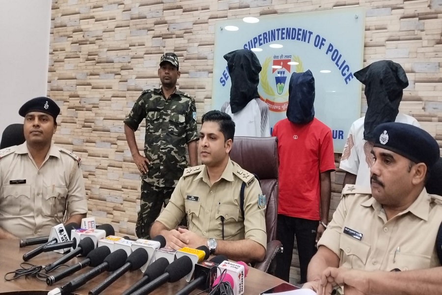 कदमा में 2 पिस्टल और 19 गोलियों के साथ 3 गिरफ्तार, मारपीट का बदला लेने की थी योजना
