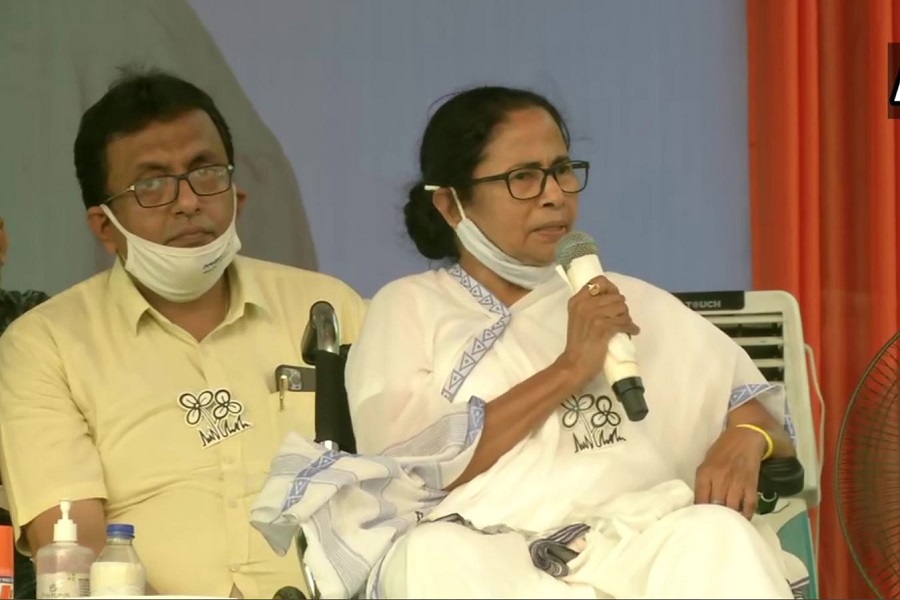 TMC सांसद ने ममता बनर्जी पर साधा निशाना, कहा- महिला के नेतृत्व वाले राज्य में महिलाओं के खिलाफ अपराध शर्म की बात