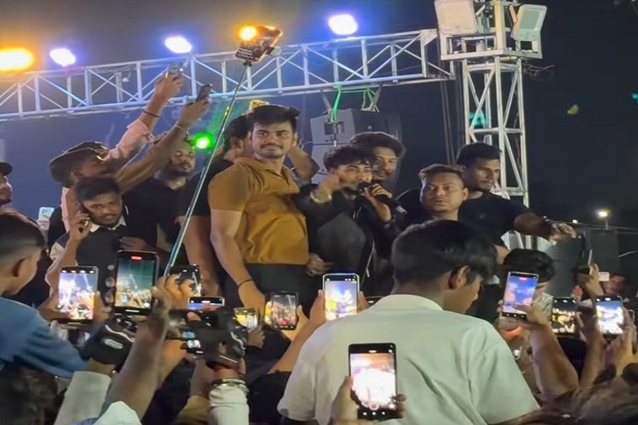 धनबाद में यूट्यूबर आर्यन केल्विन के फैंस मीट में मची भगदड़, पुलिस ने कराया कार्यक्रम बंद