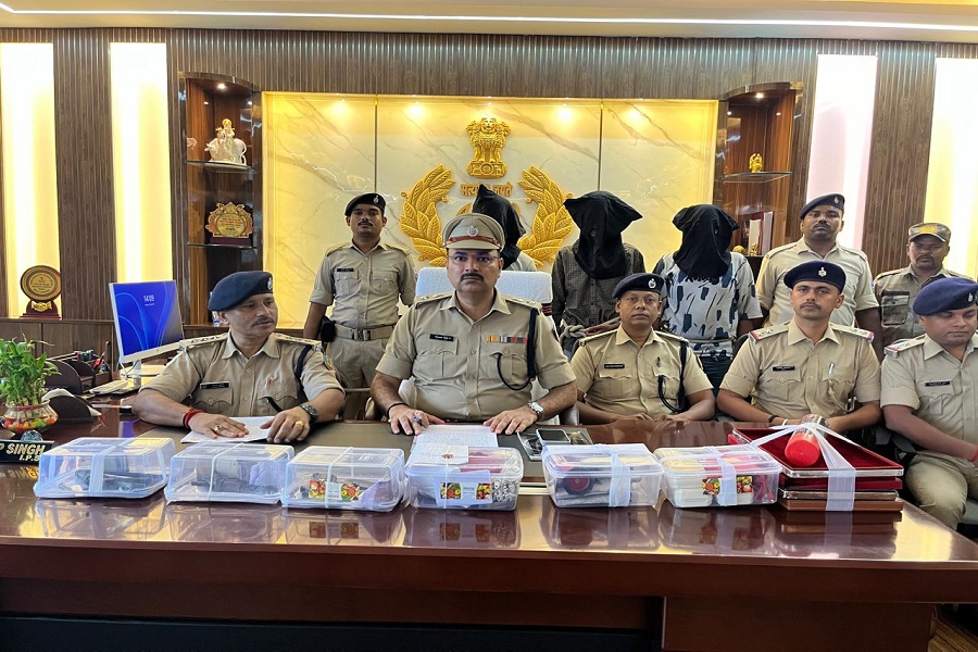 10 दिन में पाकुड़ ज्वेलरी लूट कांड का खुलासा, 3 गिरफ्तार; 1 किलो चांदी व हथियार बरामद