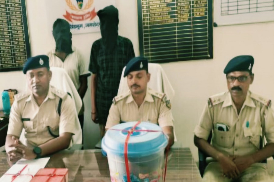 पूर्वी सिंहभूम में स्कूल से 13 पंखे चुराने वाले 2 आरोपी गिरफ्तार, बंगाल से बरामद हुए चोरी के पंखे