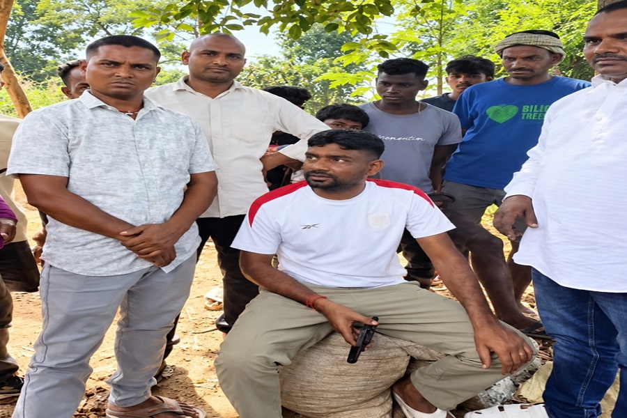 तालाब में डूबने से युवक की मौत, परिजनों से मिलने पहुंचे डुमरी विधायक जयराम महतो