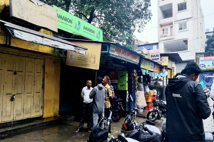 कल बैंक में 33.62 करोड़ की डकैती, आज ज्वेलरी शॉप में 4 लाख के गहनों की चोरी; जमशेदपुर में अपराधियों के हौसले बुलंद