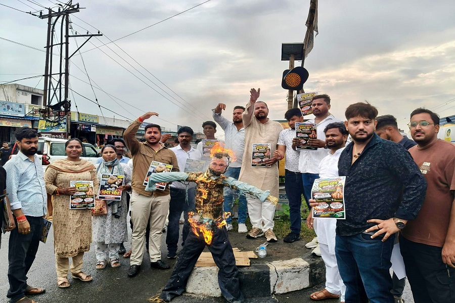 बोकारो में खनन कानून के खिलाफ युवा कांग्रेस ने फूंका पीएम का पुतला, चंदा चोरी का भी लगाया आरोप